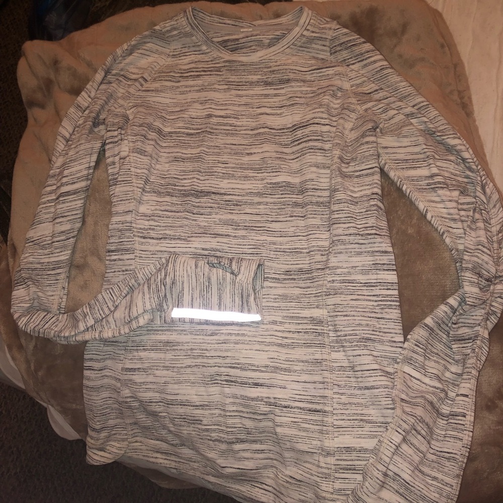 Lululemon workout top size 4